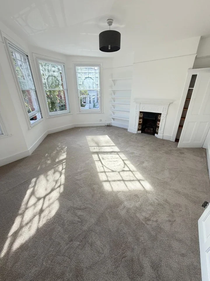 Flat Hewitt Road in Greater London