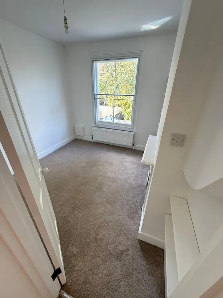 Flat Hewitt Road in Greater London