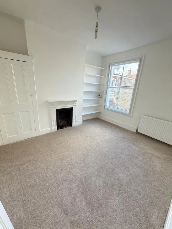 Flat Hewitt Road in Greater London