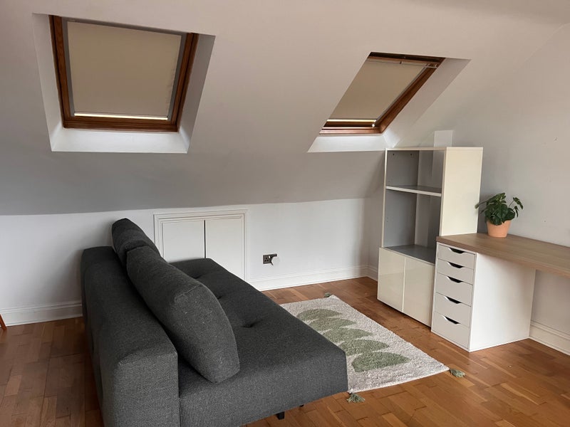Room Sylvester Road in Greater London