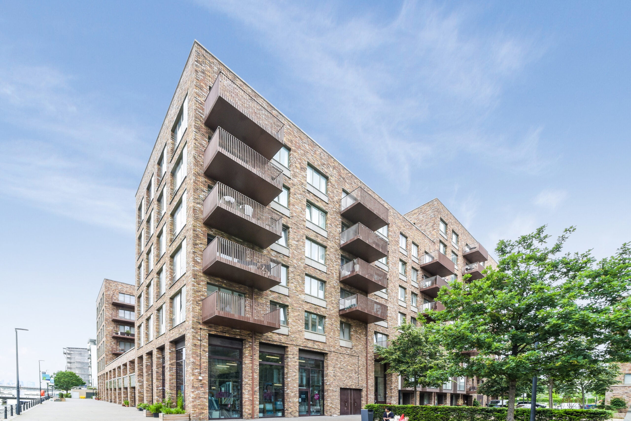 Flat Shackleton Way in Greater London