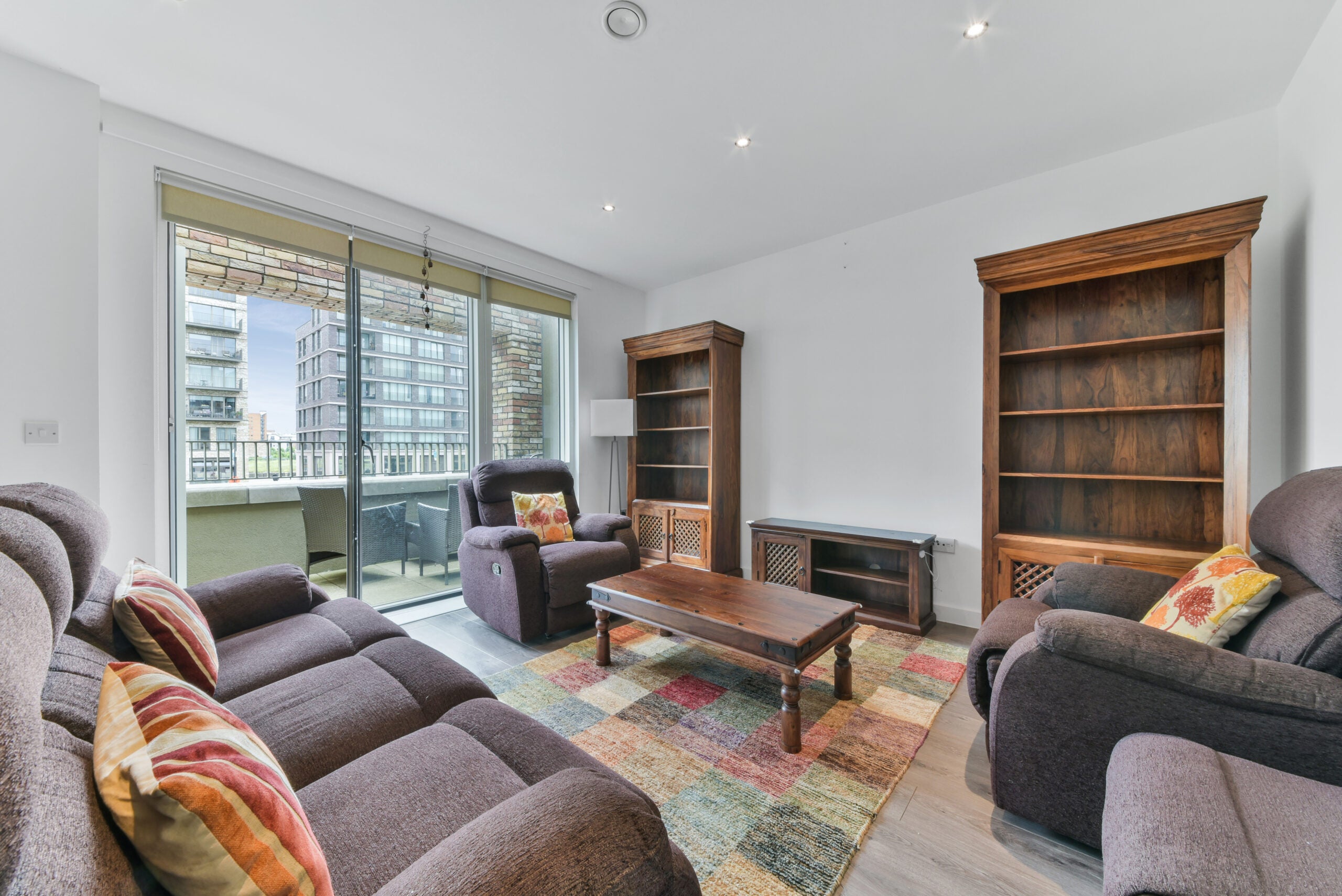 Flat Shackleton Way in Greater London