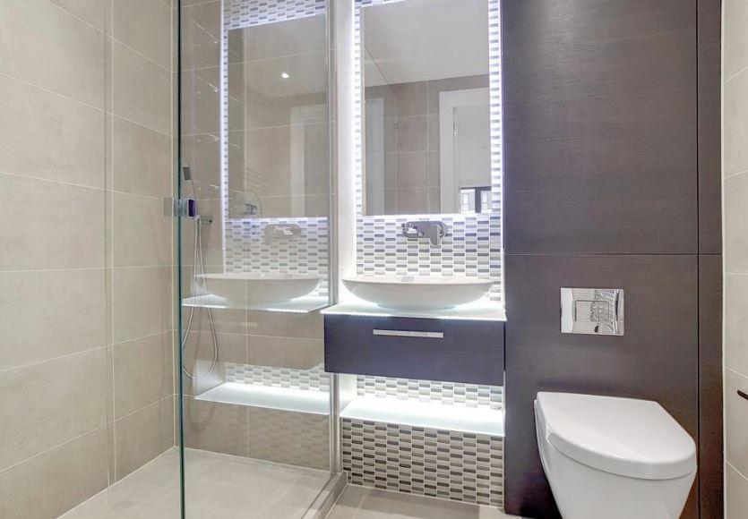 Flat Ashfield Road in Greater London