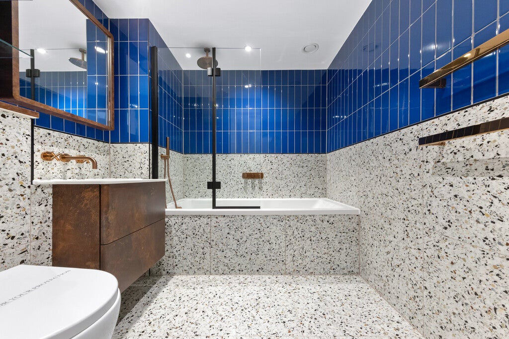 Flat Danvers Avenue in Greater London
