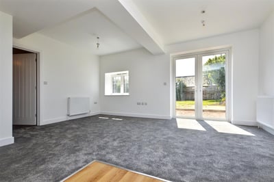 Flat Hankham Hall Road in Wealden