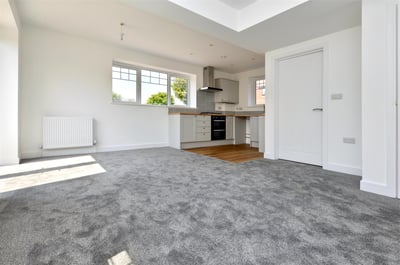 Flat Hankham Hall Road in Wealden