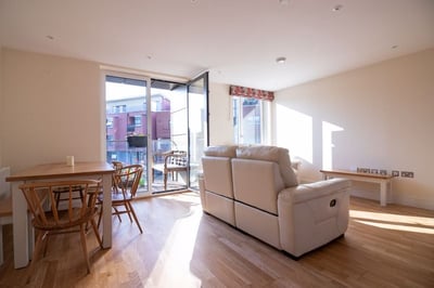 Flat Bank Street in Greater London