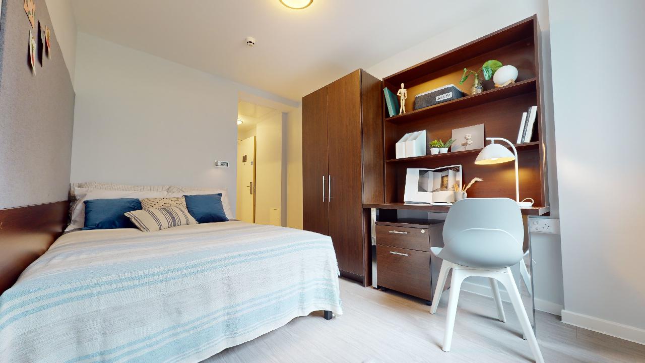 Room Isledon Road in Greater London