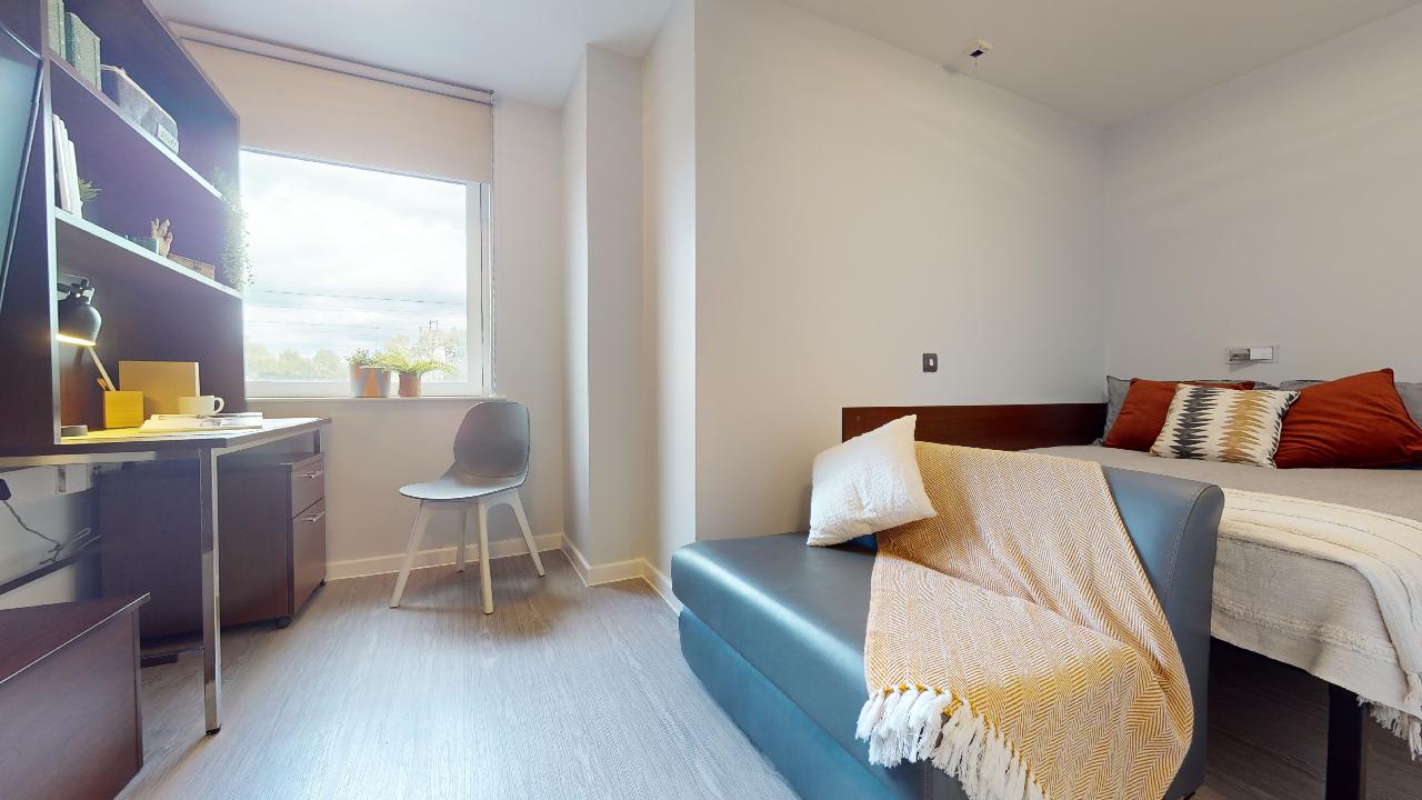 Room Isledon Road in Greater London