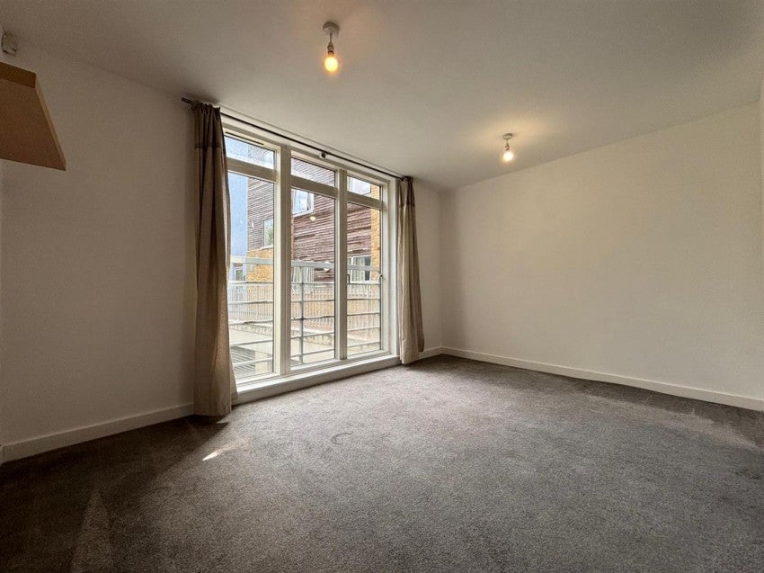 Flat Kingfisher Meadow in Maidstone