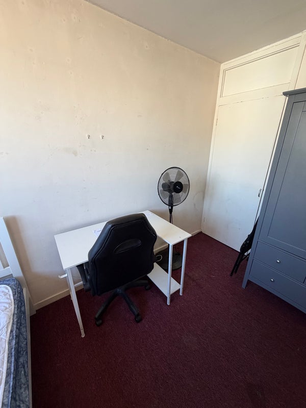 Room Swanwick Close in Greater London
