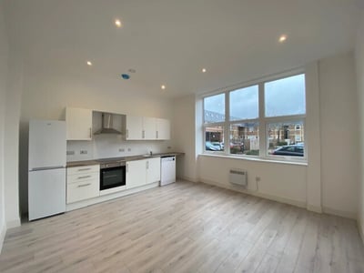 Flat Gatehouse Way in Aylesbury