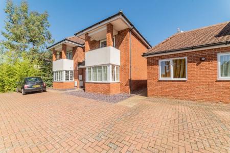 Flat Ridgeway Avenue in Lower Darwen