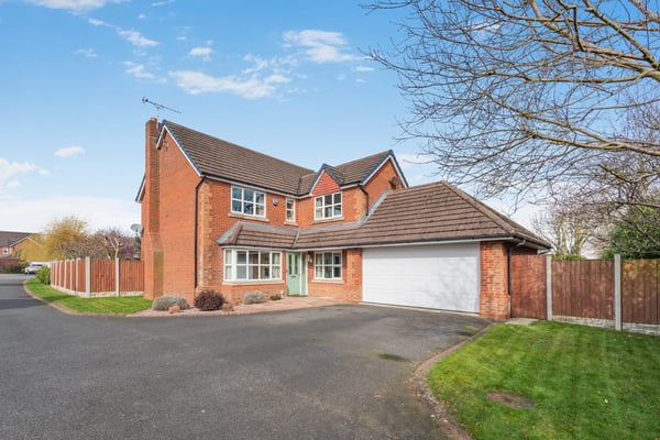 House Cwrt Cwellyn in Bretton