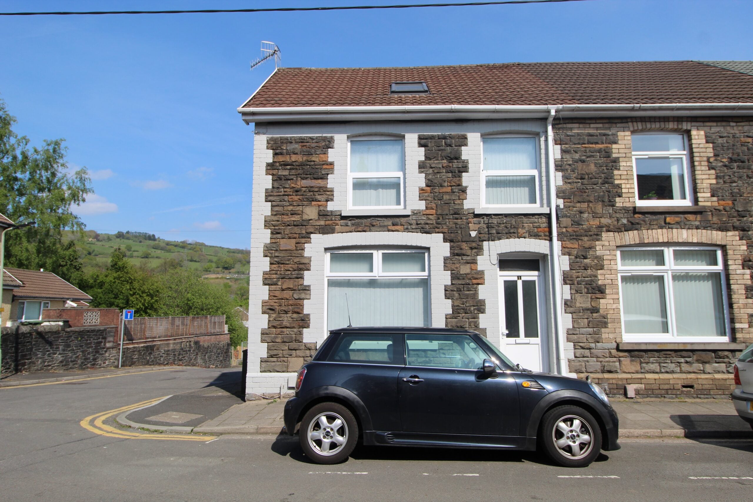 Room Meadow Street in Pontypridd