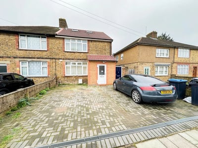 Flat Sweet Briar Grove in Greater London