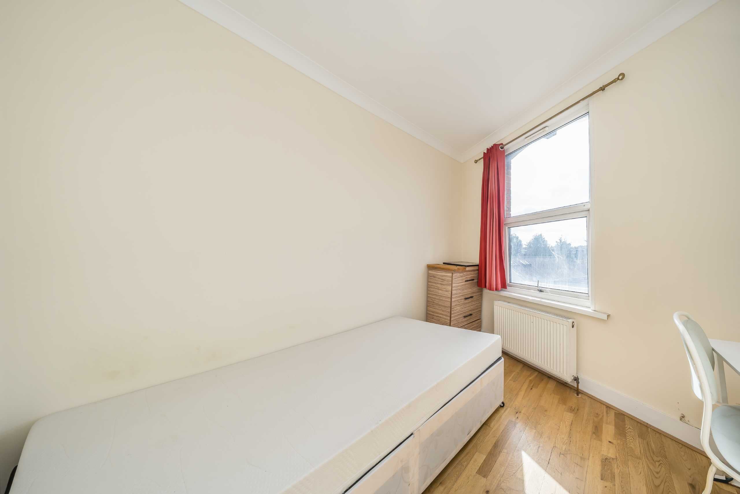 Flat Durnsford Road in Greater London