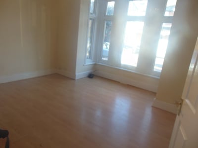 Flat Audley Gardens in Greater London