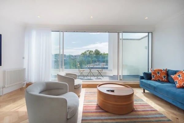 Flat Rosslyn Hill in Greater London