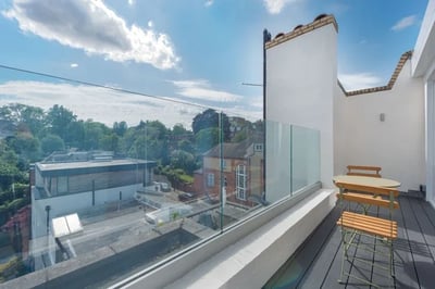 Flat Rosslyn Hill in Greater London