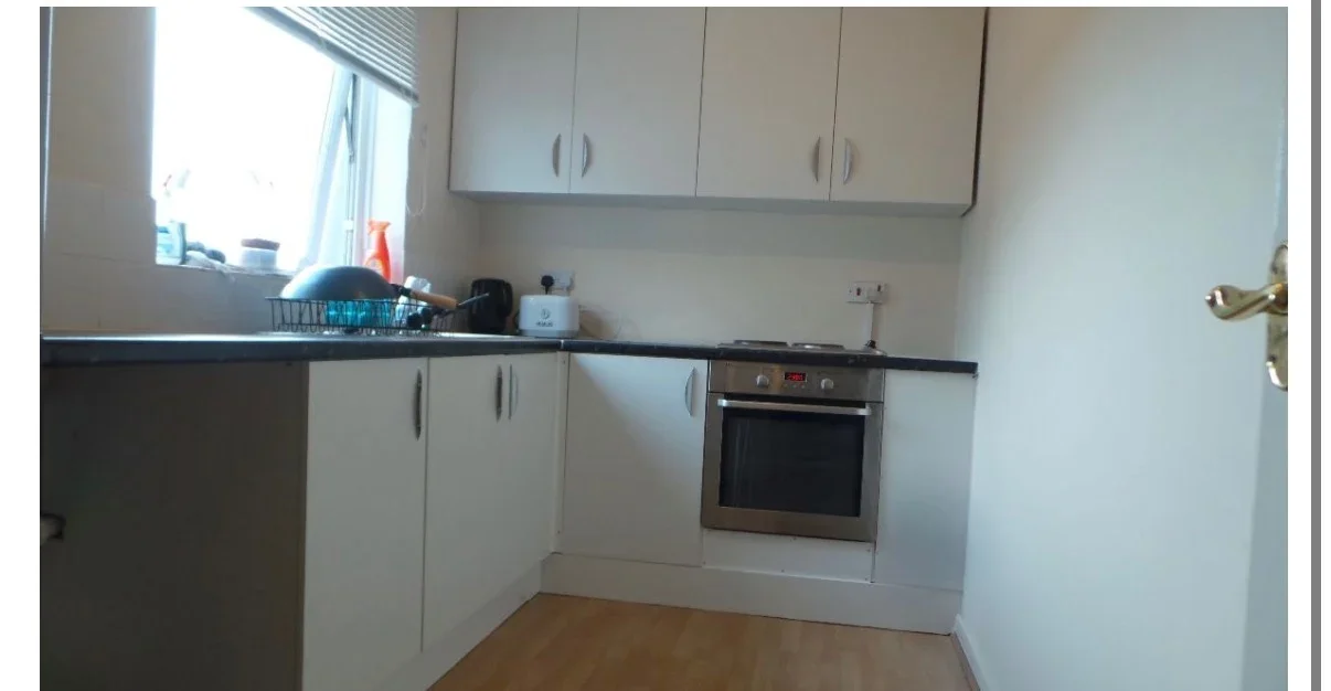 Flat Garden Court in Luton