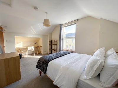 Room City Road in Nottingham