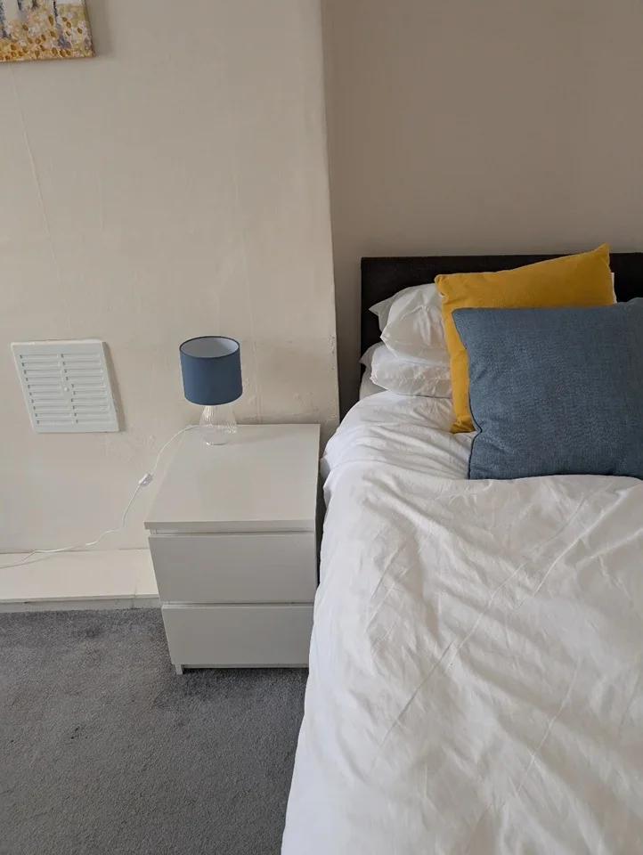 Room Coverdale Road in Greater London
