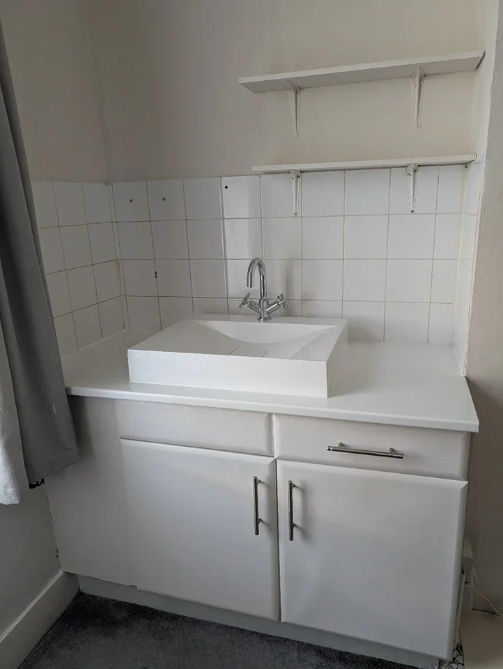 Room Coverdale Road in Greater London