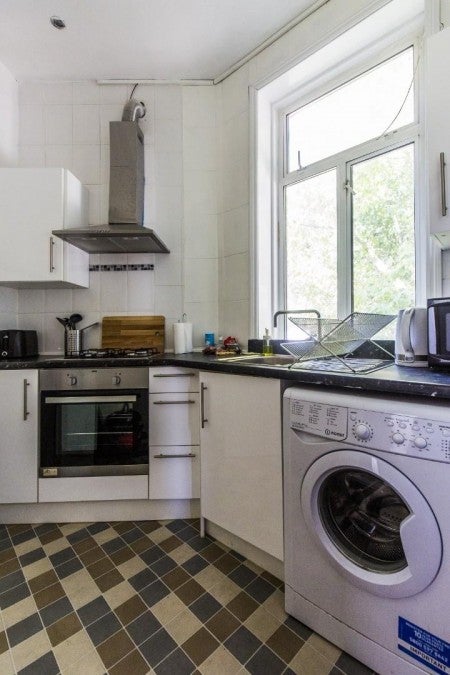 Flat Cantelowes Road in Greater London