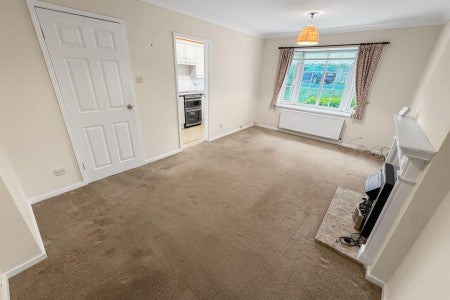 Flat Oakdene Drive in Leeds