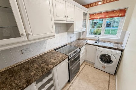 Flat Oakdene Drive in Leeds