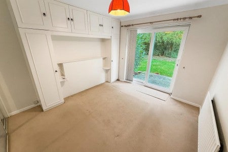 Flat Oakdene Drive in Leeds