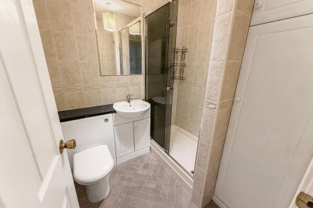 Flat Oakdene Drive in Leeds
