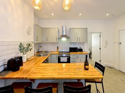 Flat Cowbridge Road West in Cardiff
