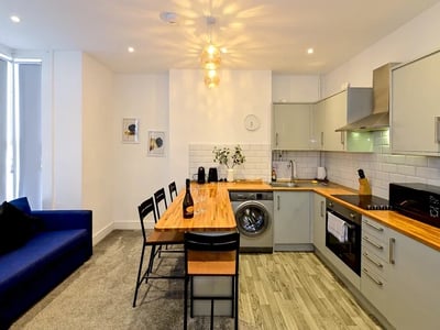Flat Cowbridge Road West in Cardiff