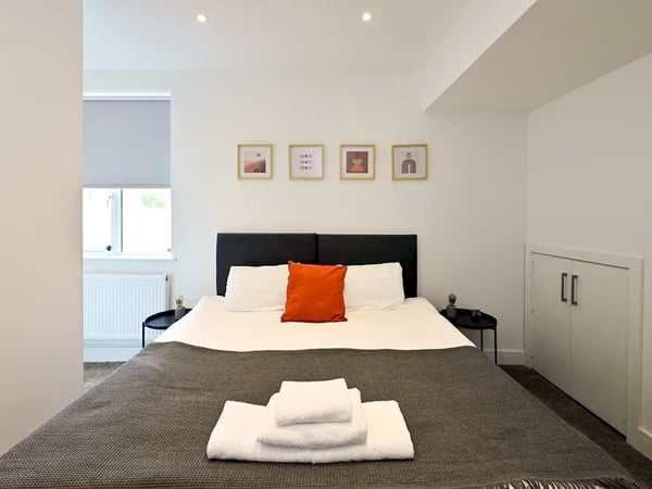 Flat Cowbridge Road West in Cardiff