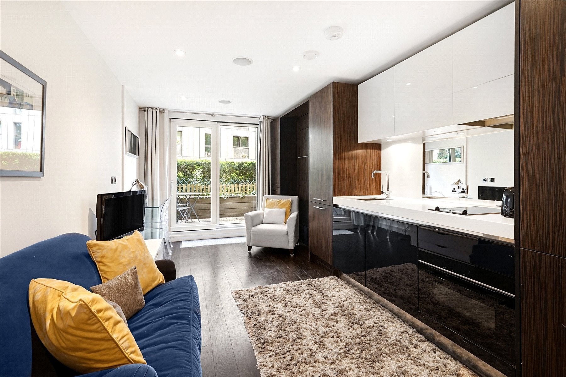 Flat Gatliff Road in City of Westminster