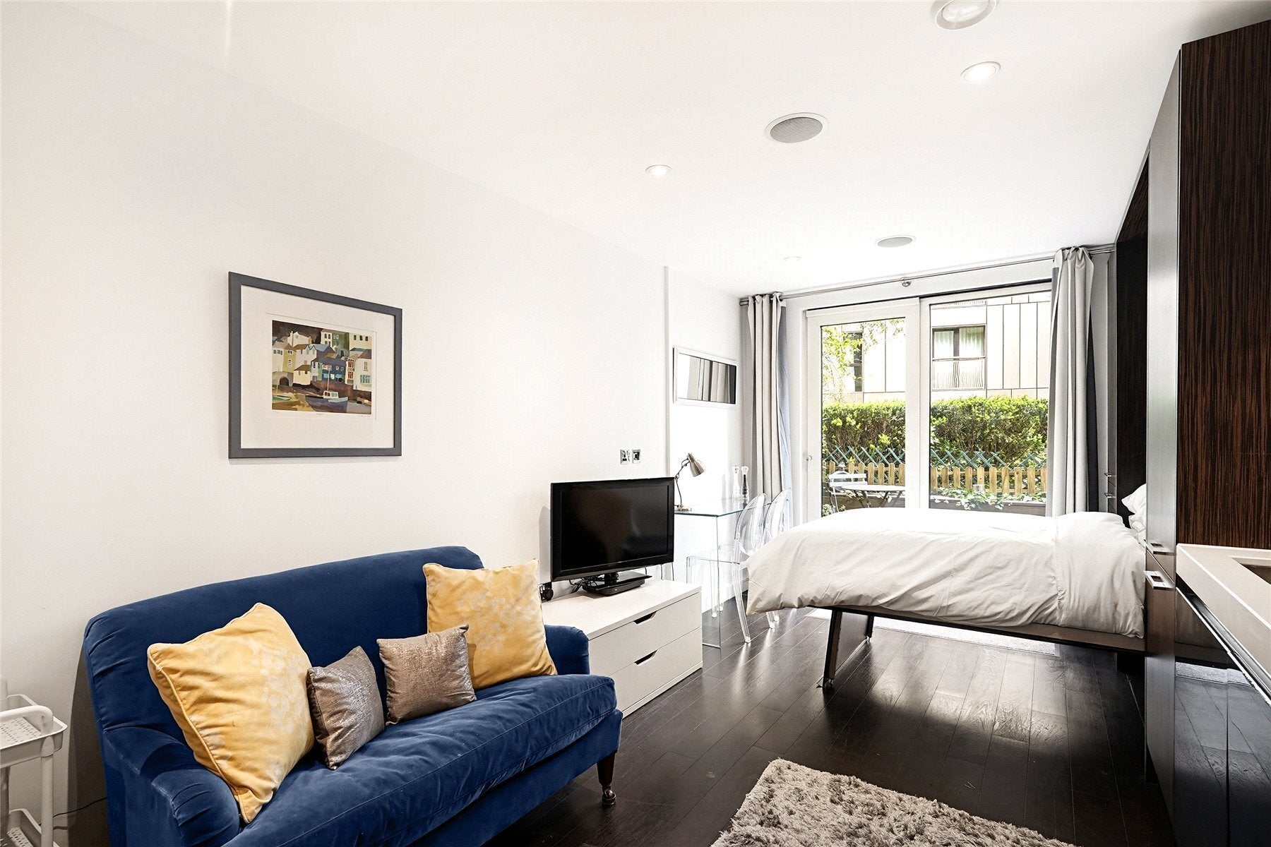 Flat Gatliff Road in City of Westminster