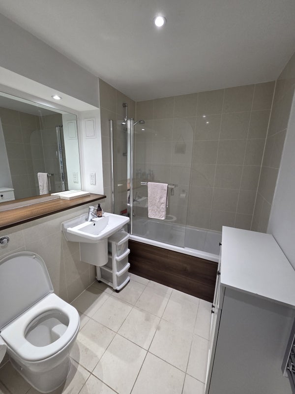 Room Canter Way in Greater London