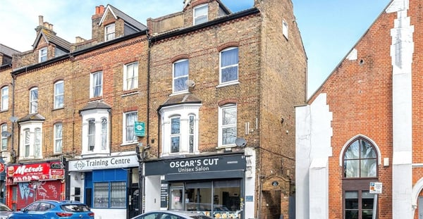 Flat High Street in Greater London