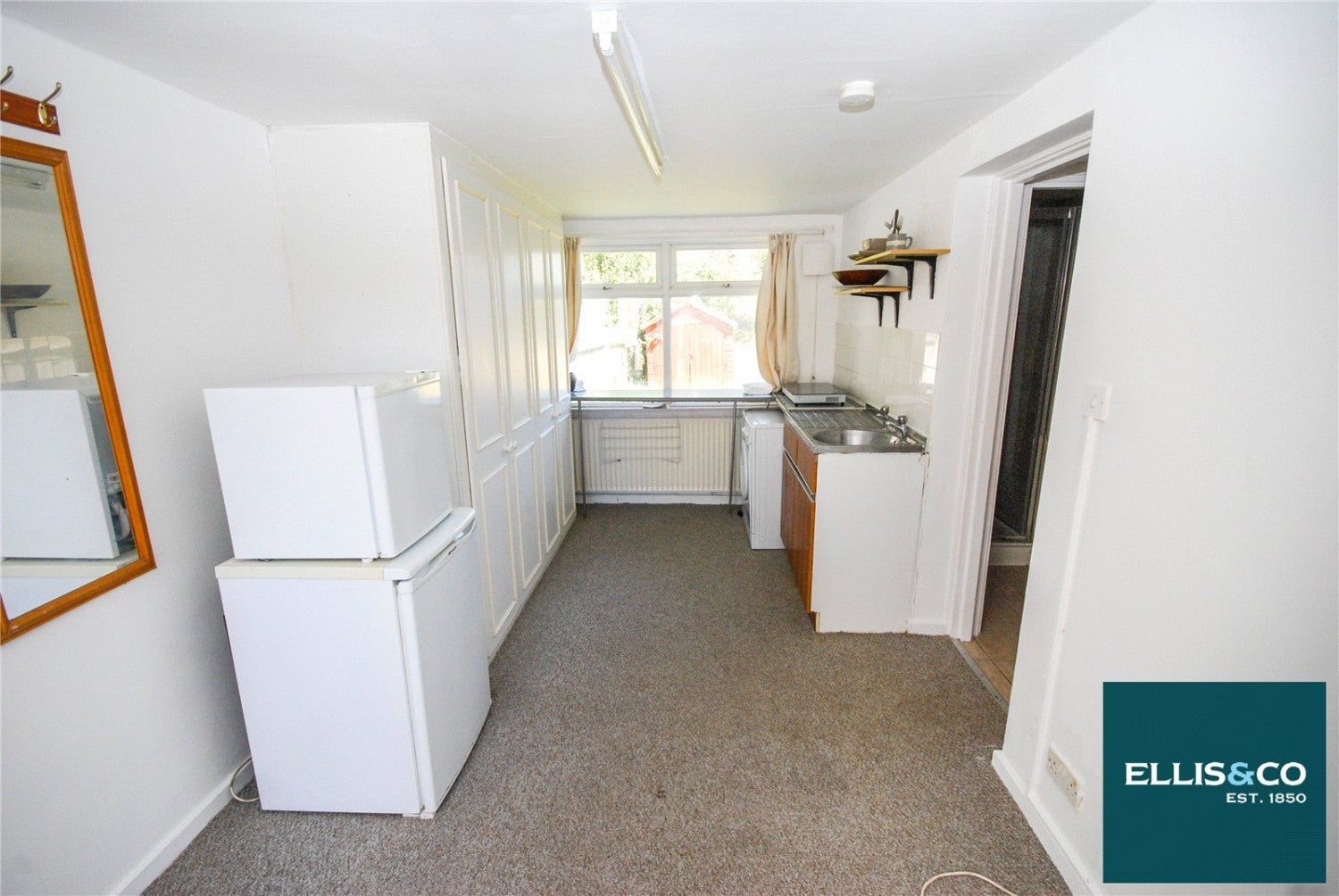 Flat Hendon Way in Greater London