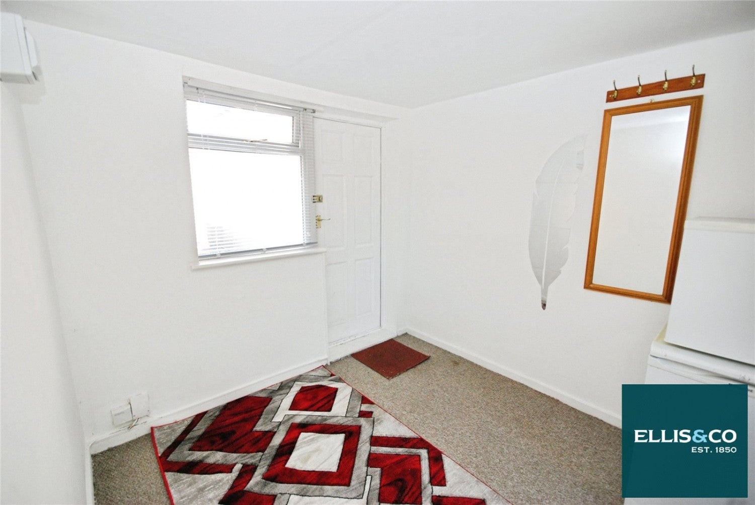 Flat Hendon Way in Greater London