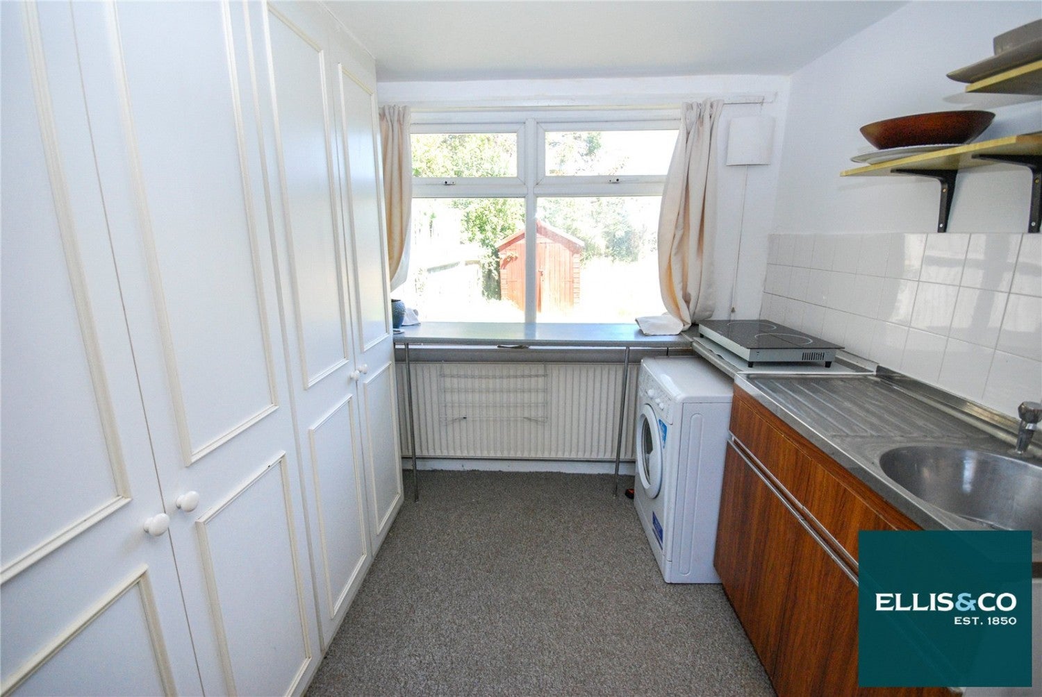Flat Hendon Way in Greater London