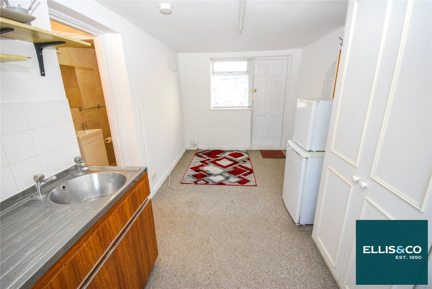 Flat Hendon Way in Greater London