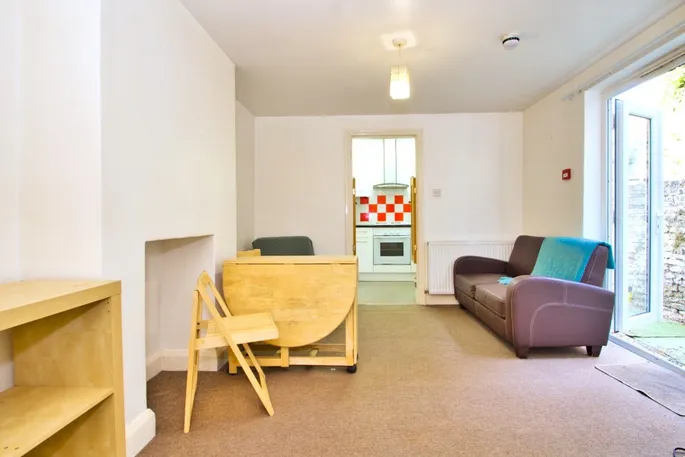 Flat Maygrove Road in Greater London