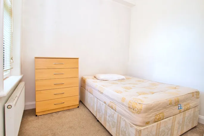 Flat Maygrove Road in Greater London