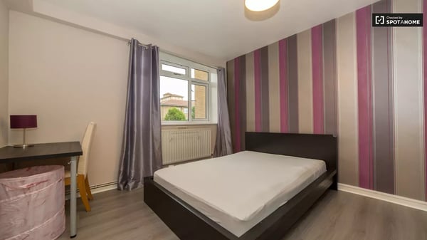 Room Guildford Road in Greater London