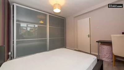 Room Guildford Road in Greater London