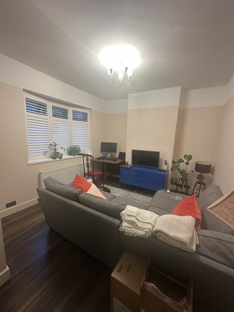 Room Chingford Road in Greater London