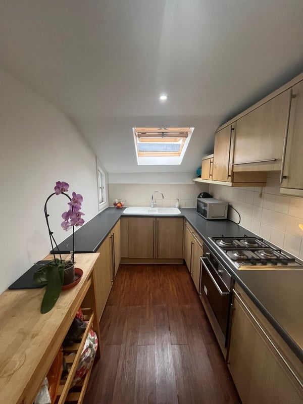 Flat Grafton Road in Greater London